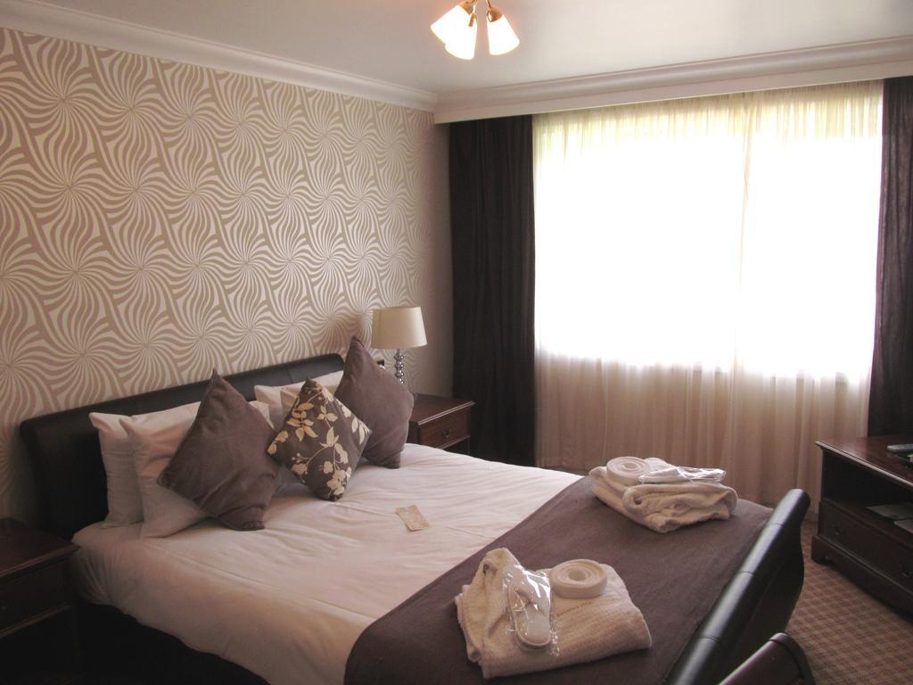 Redwood Hotel Long Ashton ภายนอก รูปภาพ